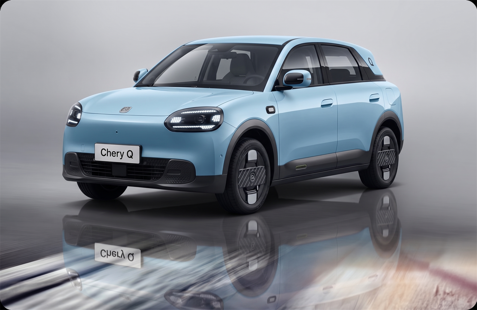 Chery Q berwarna biru muda tampak depan samping